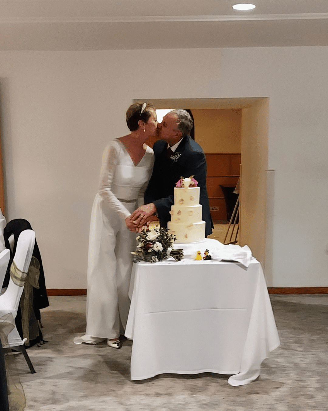 Thomas and Gyongi cutting their wedding cake